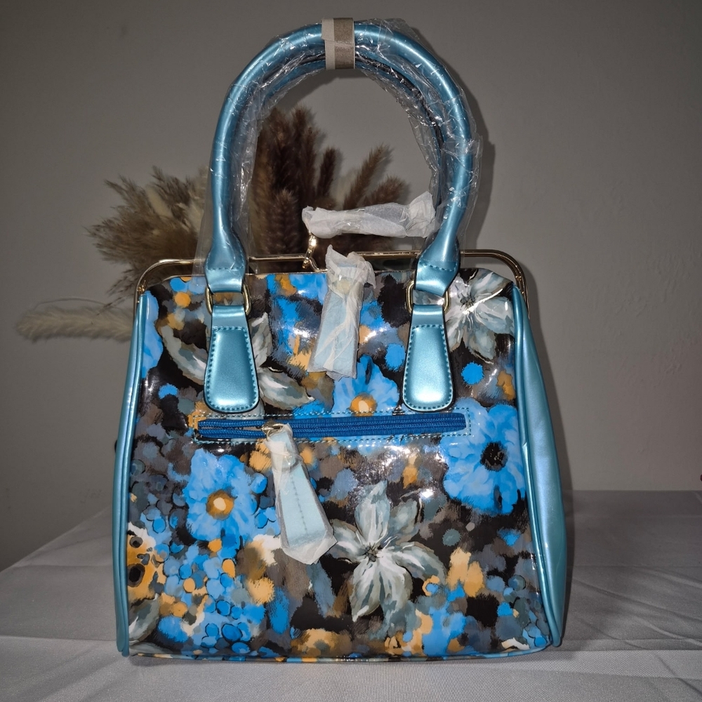 Cowgirl Trendy Blue Flowers Print Kiss Lock Clutch